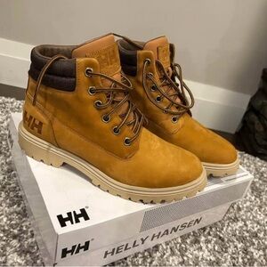 Helly Hansen woman’s Fremont honey wheat Leather Boots